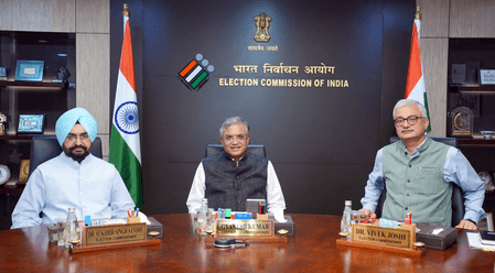 ईसीआई ने बिहार के मुख्य चुनाव आयुक्त को लिखा पत्र, आधार को 12वें दस्तावेज के रूप में स्वीकार करने का निर्देश