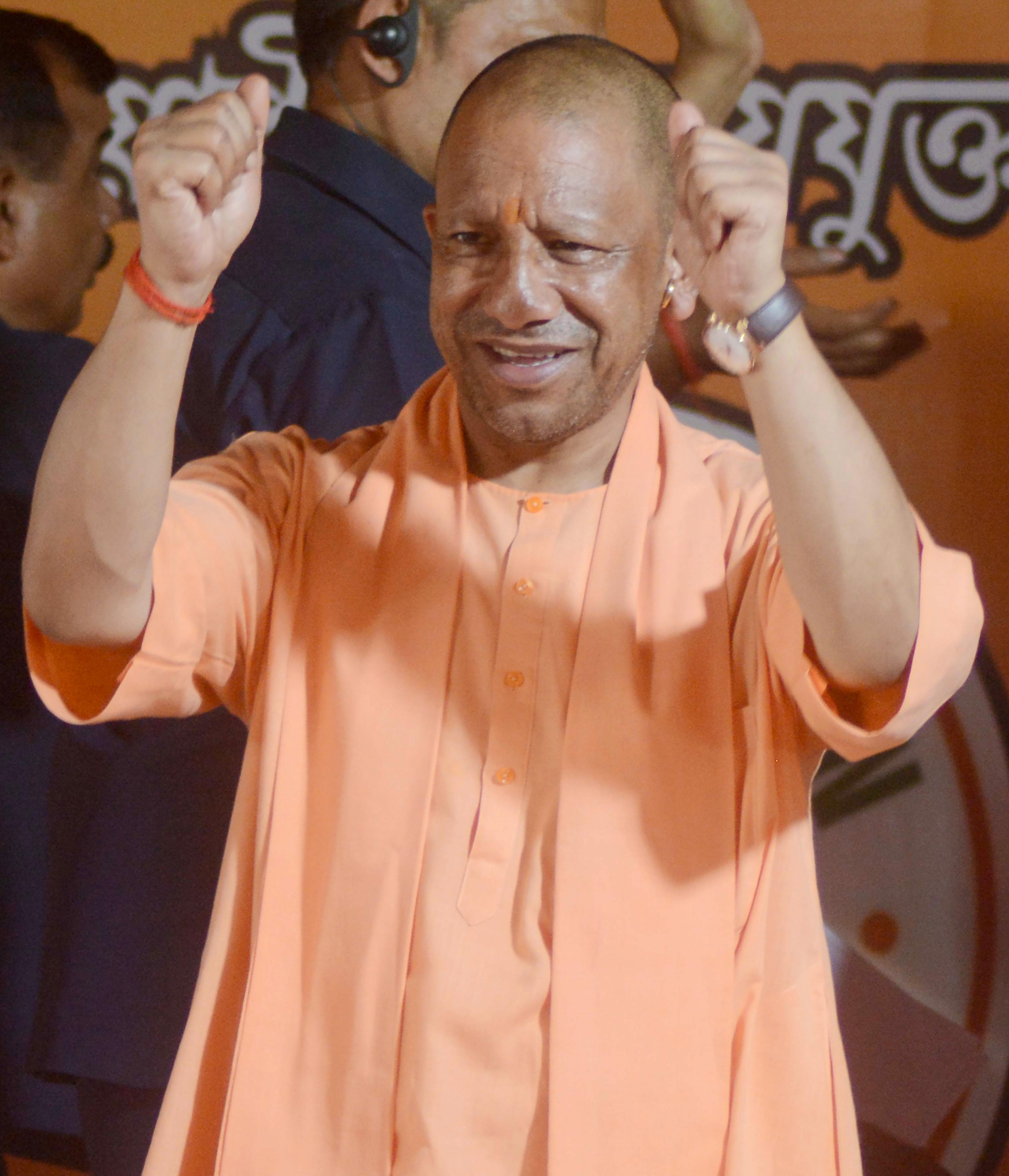 यूपी की सत्ता में बने कई रिकॉर्ड, 'महंत' से 'सबसे लंबे समय के मुख्यमंत्री' बने योगी