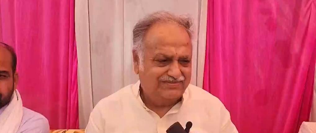 किसी की भावनाओं को ठेस पहुंचाने वाली बात नहीं बोलनी चाहिए,