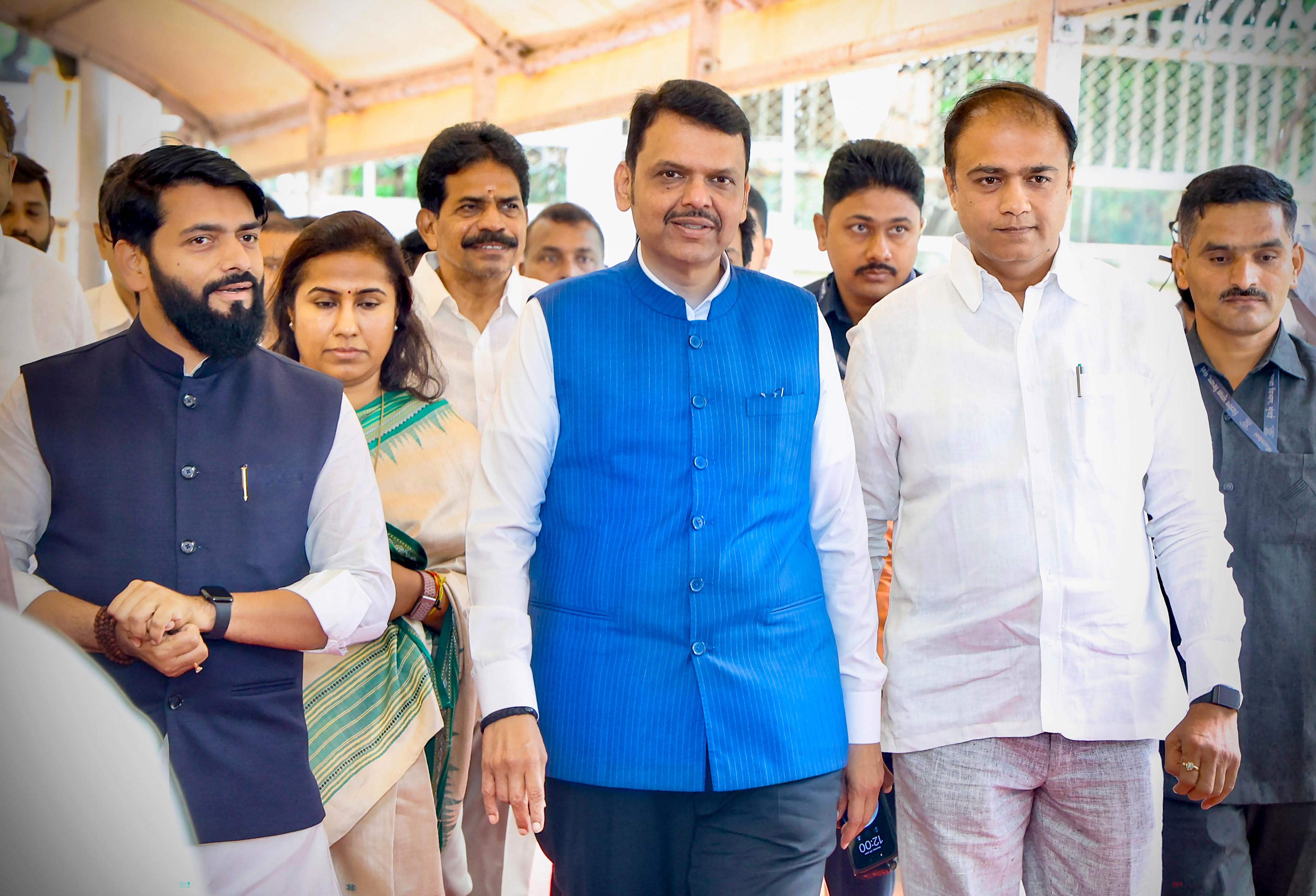 महाराष्ट्र सरकार ने किसानों के लिए सेवा समितियों की अनिवार्य सदस्यता का प्रस्ताव पेश किया
