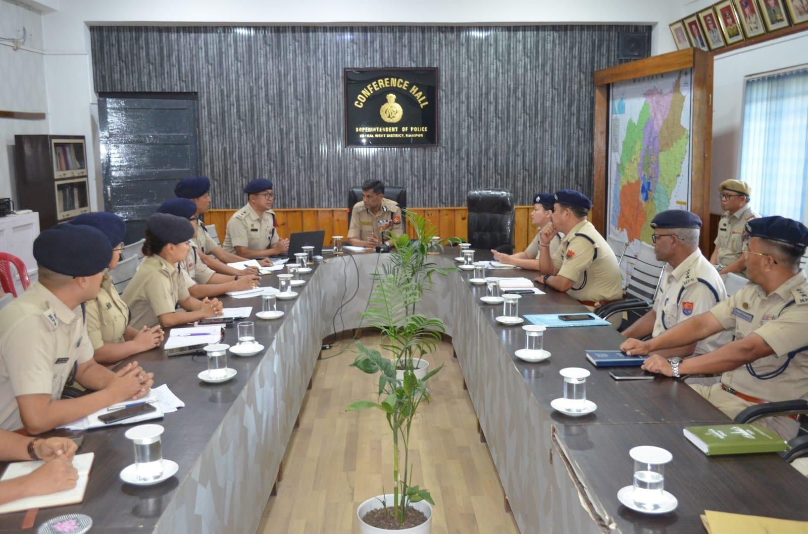 मणिपुर के डीजीपी ने इंटेलिजेंस-आधारित पुलिसिंग पर जोर दिया और सुरक्षा तैयारियों की समीक्षा की