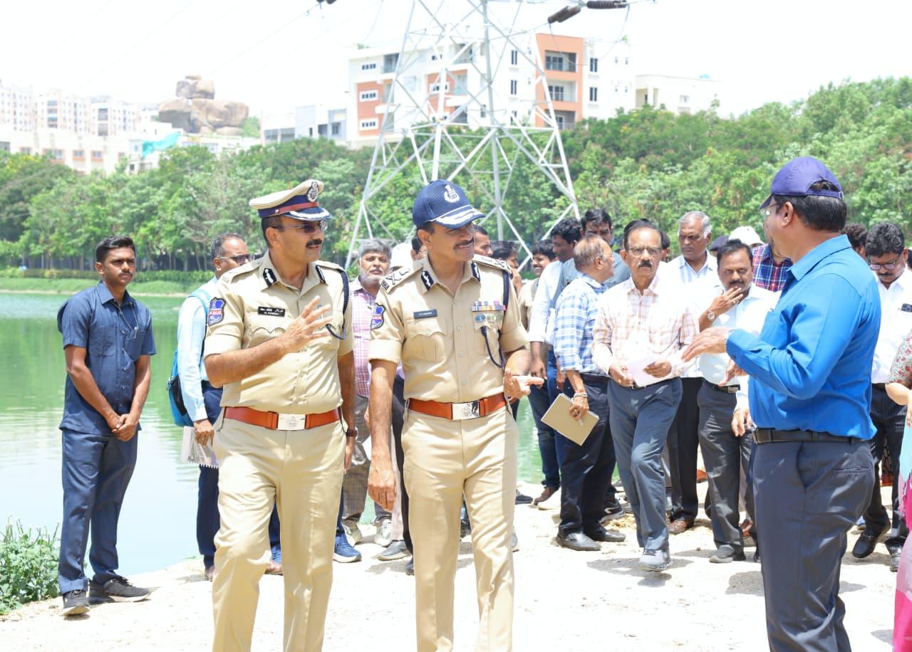 तेलंगाना के डीजीपी ने शहरी इलाकों में बाढ़ और ट्रैफिक में रुकावट को रोकने के उपायों का लिया जायजा