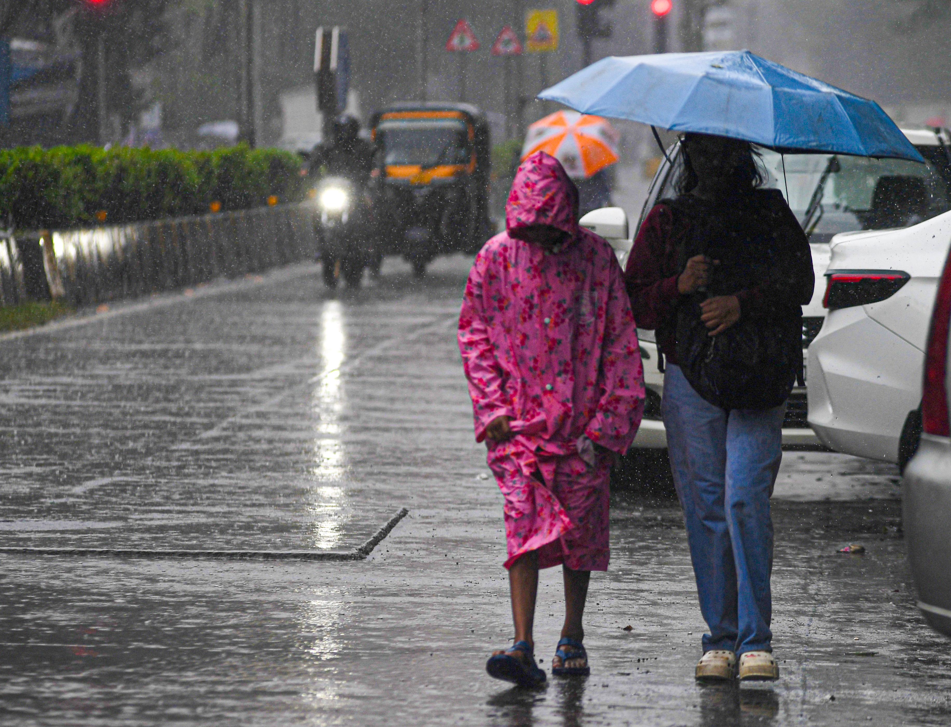 महाराष्ट्र में जनजीवन अस्त-व्यस्त: गृह मंत्री अमित शाह ने सीएम फडणवीस से की बात, हरसंभव मदद का दिलाया भरोसा
