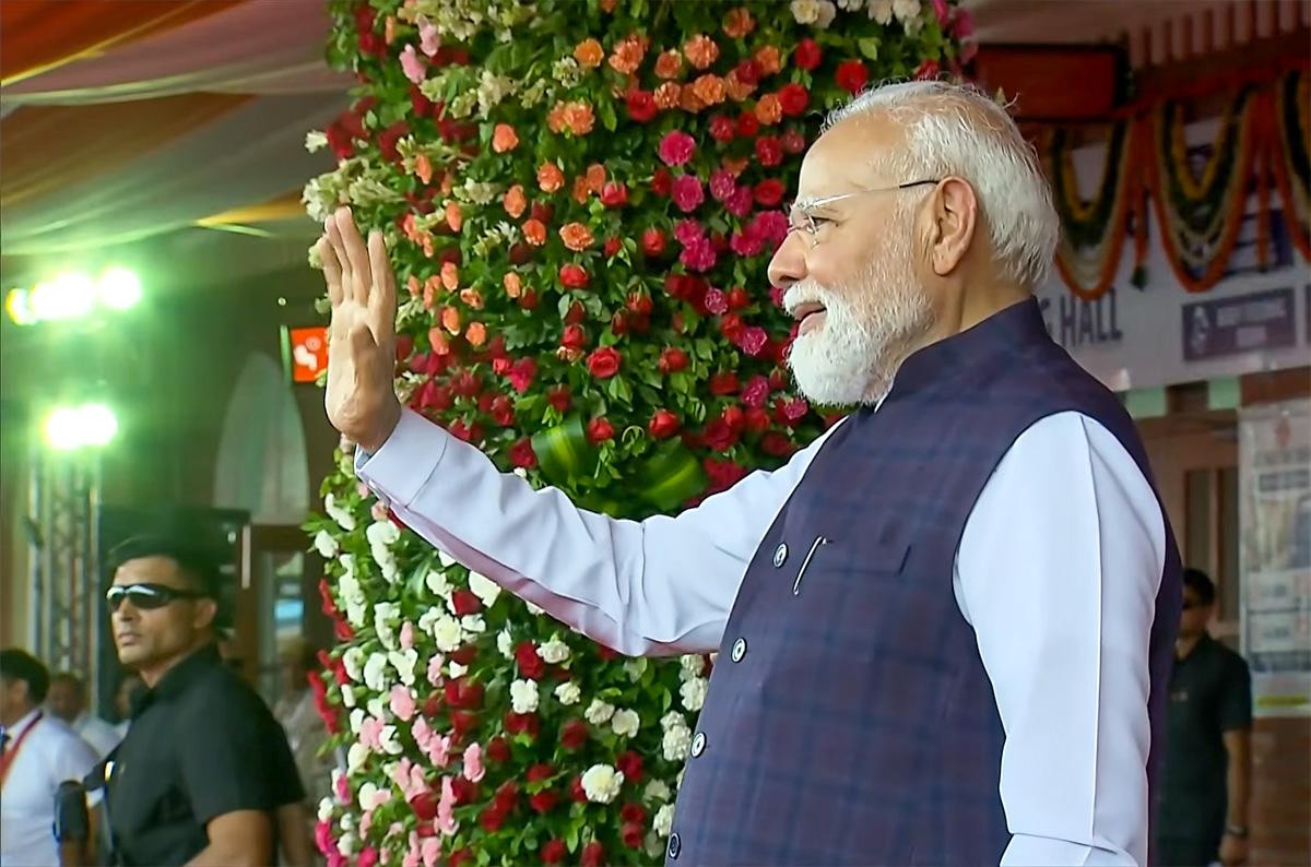 प्रधानमंत्री मोदी ने सोशल मीडिया पर शेयर किया सुभाषित, लिखा- जो पिंड या कण-कण में है, वहीं ब्रह्मांड में है