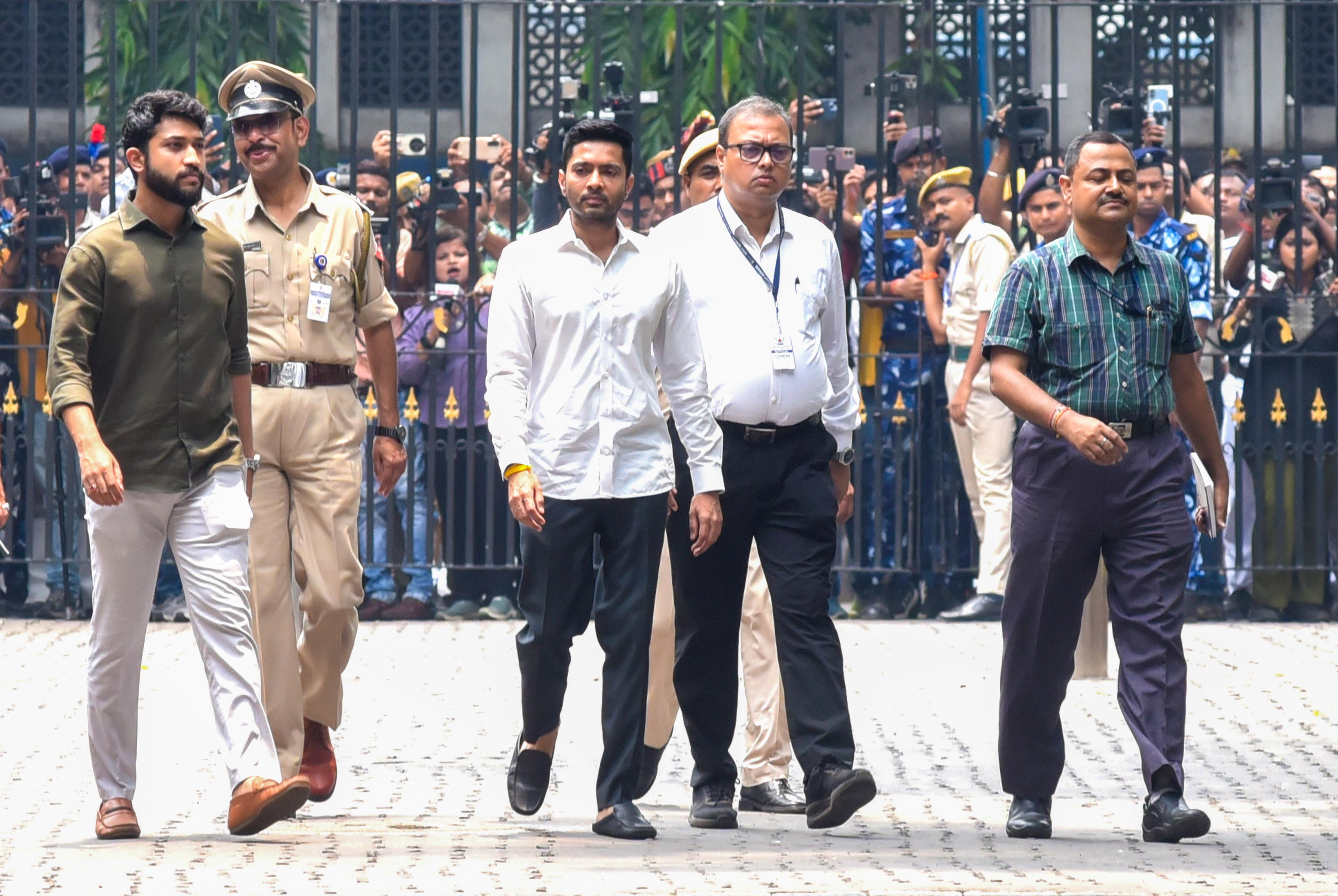 पश्चिम बंगाल: वॉइस सैंपल मामले में अभिषेक बनर्जी की याचिका पर सुनवाई को लेकर अनिश्चितता बरकरार