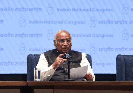 कांग्रेस अध्यक्ष मल्लिकार्जुन खड़गे ने राष्ट्रीय युवा दिवस की शुभकामनाएं दी, स्वामी विवेकानंद को किया याद