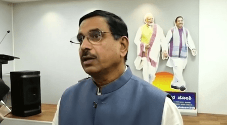 देश में विपक्ष का व्यवहार अशोभनीय, जनादेश को नहीं करता है स्वीकार: प्रह्लाद जोशी