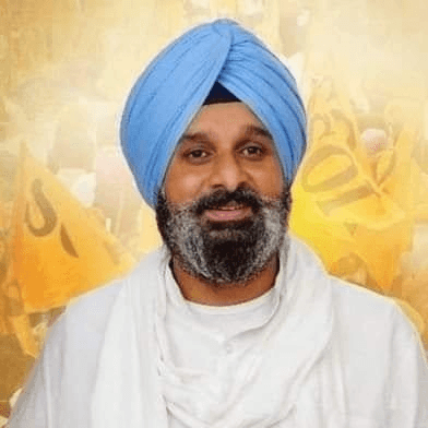 मजीठिया का पंजाब सरकार पर तंज, 'एक तरफ जवानों की हत्या, दूसरी तरफ प्री-वेडिंग में पुलिस का पहरा'