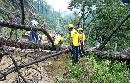 उत्तराखंड : देहरादून में बादल फटने से भारी तबाही, राहत और बचाव कार्य जारी