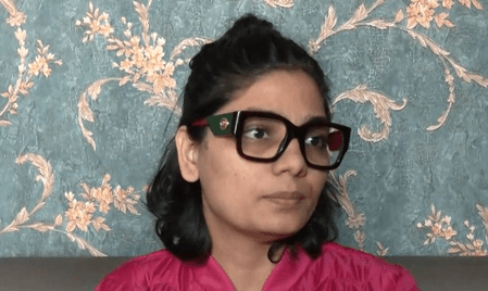 नेहा सिंह राठौर ने गिरफ्तारी की चर्चाओं को बताया अफवाह, कहा- 'मैं लखनऊ में हूं, पुलिस ने कोई नोटिस नहीं दिया'