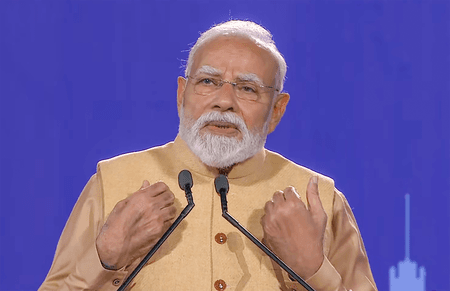 मोबाइल फोन निर्माण योजना पर मुहर, प्रधानमंत्री ने रोजगार बढ़ने का भरोसा जताया