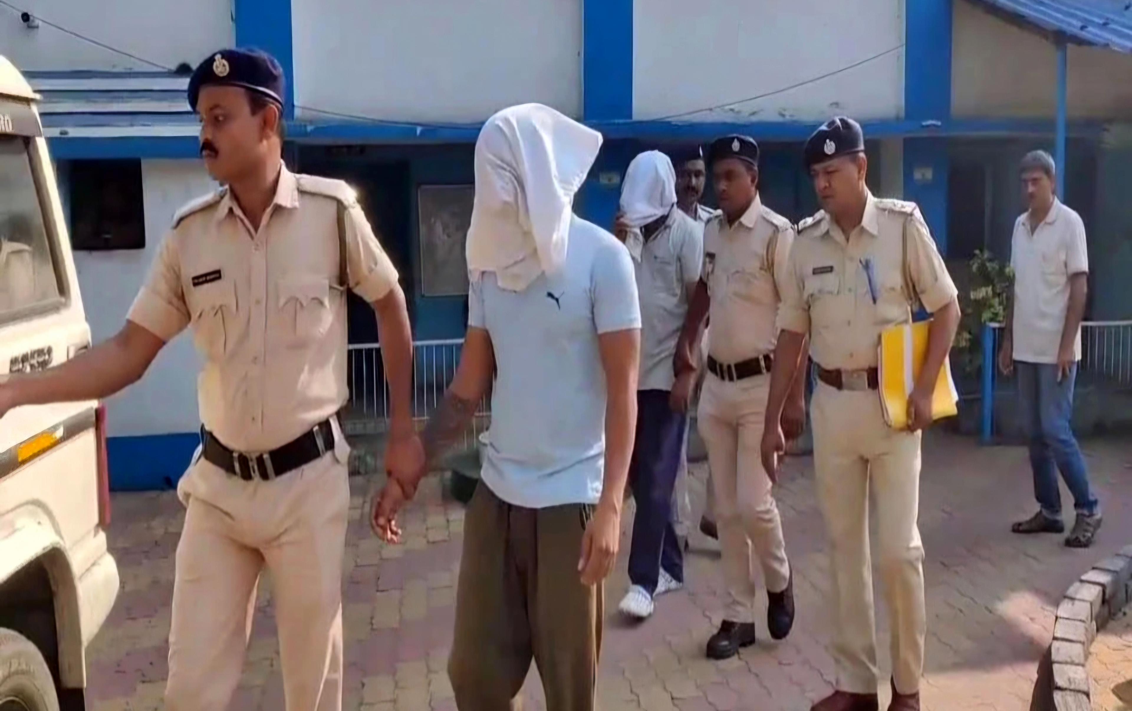 पश्चिम बंगाल: पुलिस ने नकली लॉटरी रैकेट का किया भंडाफोड़, दो आरोपी गिरफ्तार