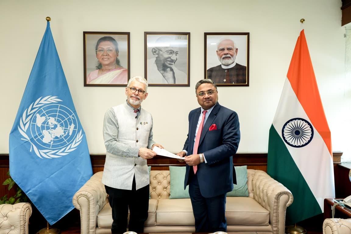भारत में डब्ल्यूएचओ के प्रतिनिधि डॉ. हुतिन ने संभाली जिम्मेदारी, सिबी जॉर्ज को सौंपा डॉक्यूमेंट