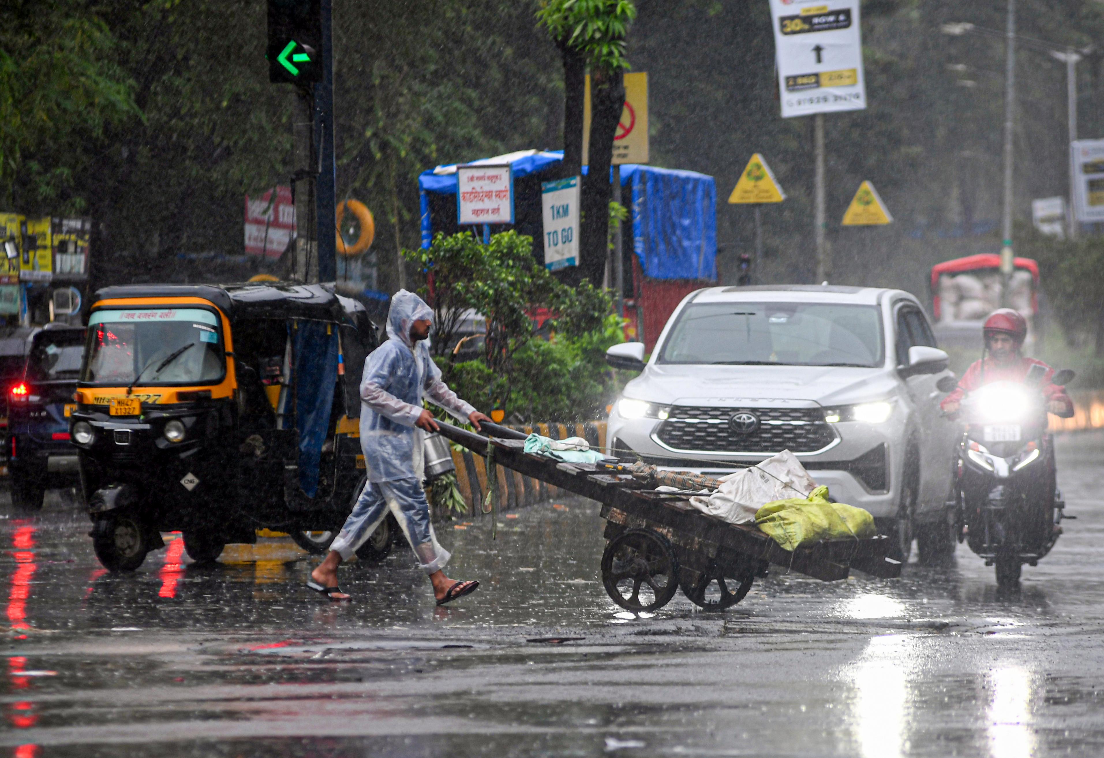 मुंबई: वसई से विरार के बीच लोकल ट्रेन संचालन प्रभावित, यात्रियों के लिए किए गए विशेष इंतजाम