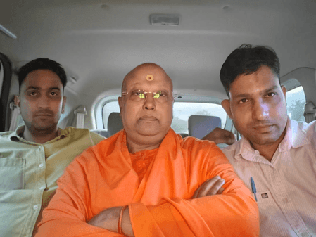 दिल्ली पुलिस की बड़ी कार्रवाई, छात्राओं से छेड़खानी का आरोपी स्वामी चैतन्यानंद आगरा से गिरफ्तार