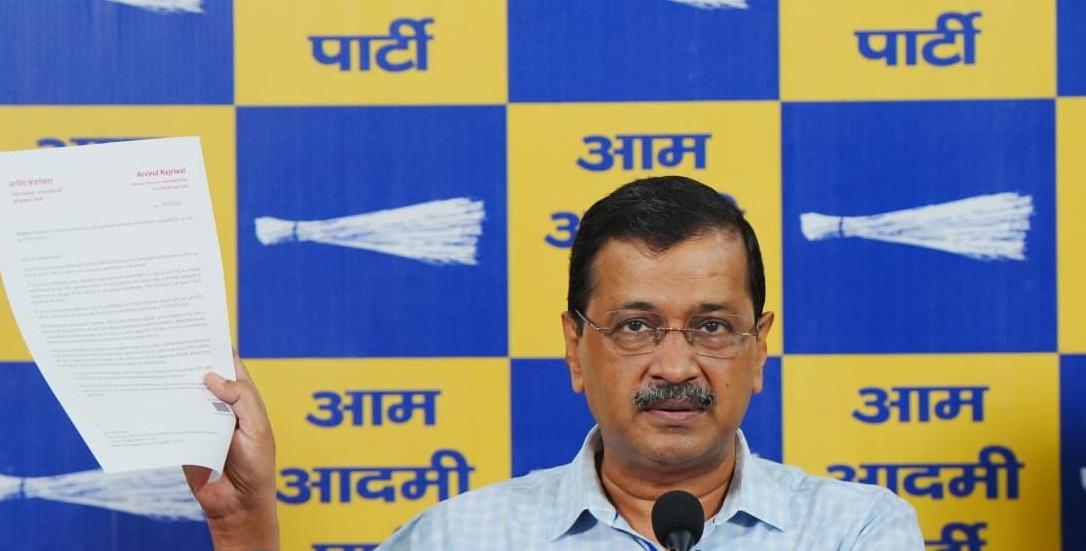 ई-20 पेट्रोल पर अरविंद केजरीवाल ने 29 ऑटो कंपनियों से मांगा जवाब, पुरानी गाड़ियों की सुरक्षा और मुआवजे पर उठाए सवाल