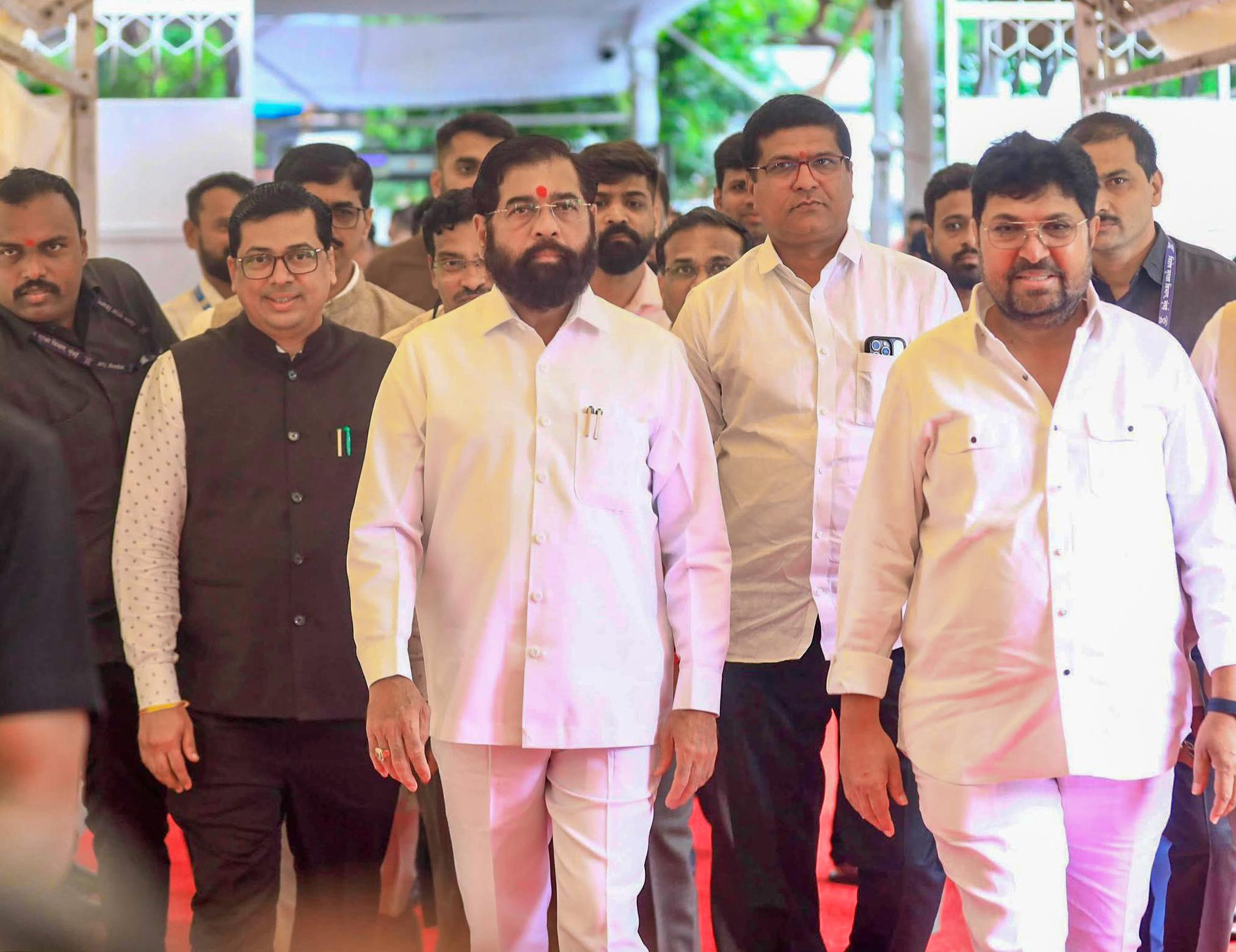 पत्रकारों को धमकी देने के मामले में एकनाथ शिंदे ने संजय दीना पाटिल को लगाई फटकार, माफी मांगने को कहा