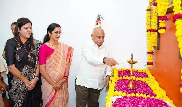 मध्य