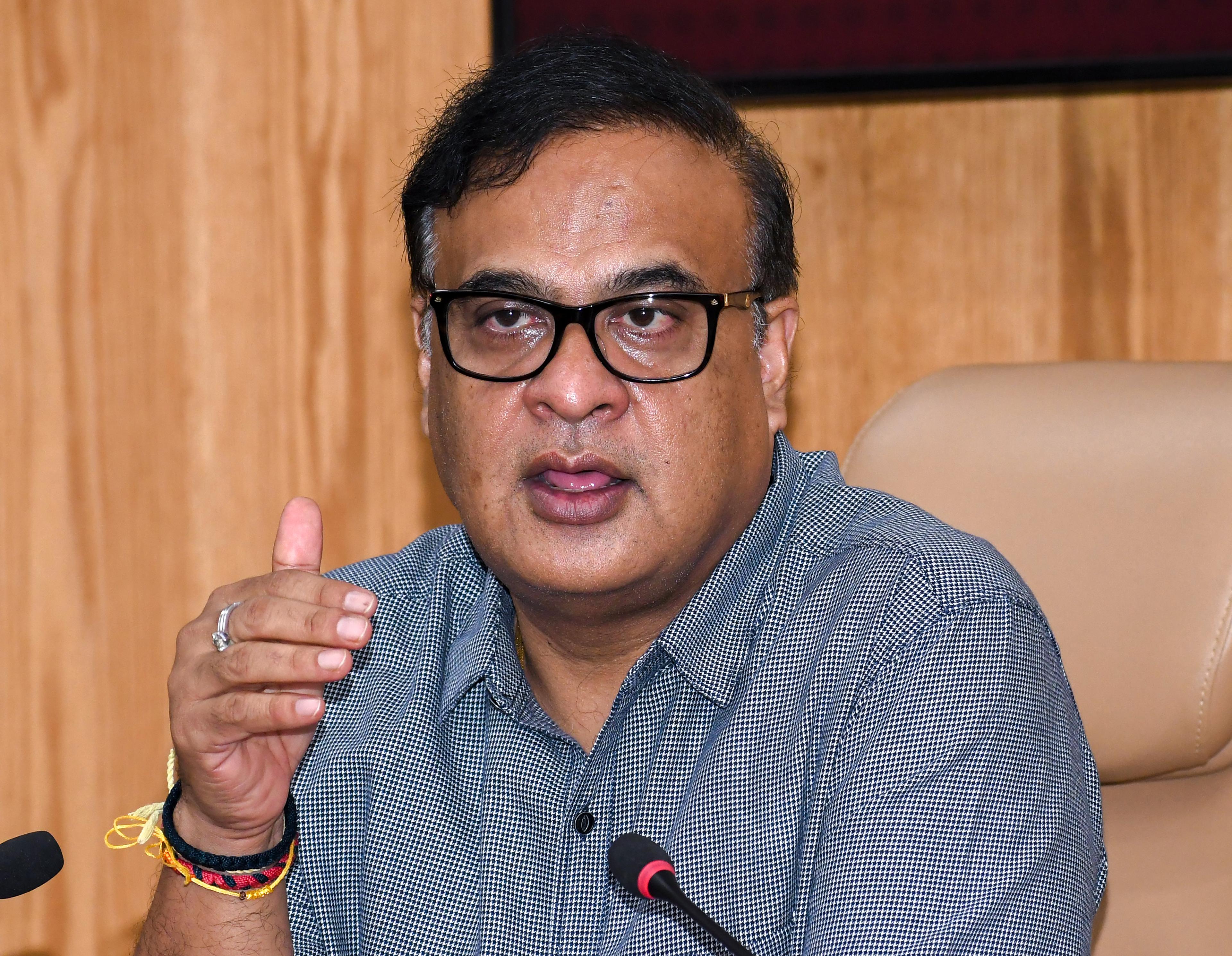 असम में बाढ़ राहत के नाम पर चंदा वसूली पर सख्ती, सीएम हिमंत सरमा ने पुलिस को दिए कार्रवाई के निर्देश