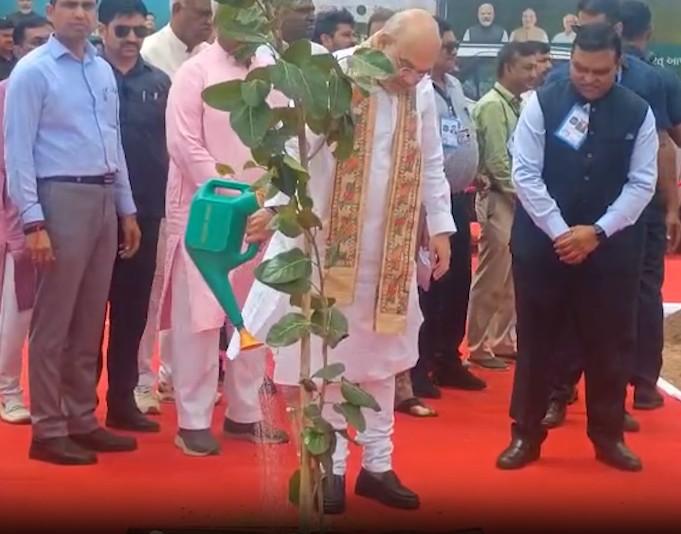 गृह मंत्री अमित शाह ने लोगों से किया संकल्प पूरा करने का आह्वान, कहा-'2029 तक गांधीनगर में 20 प्रतिशत होगा ग्रीन कवर'