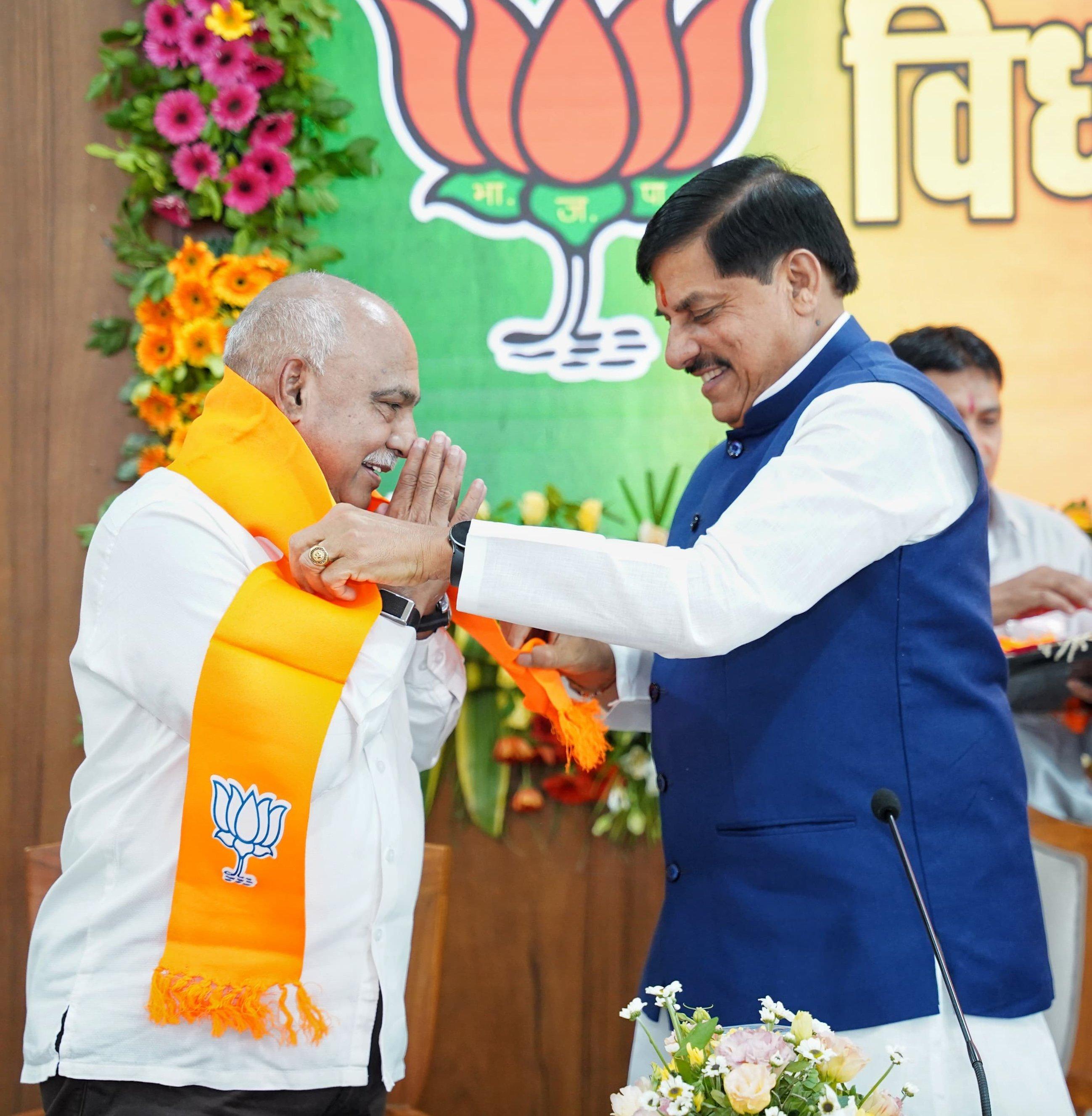 सीएम मोहन यादव ने हेमंत खंडेलवाल को राज्य भाजपा प्रमुख के तौर पर एक साल पूरा करने पर बधाई दी