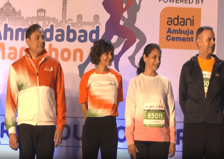 अदाणी अहमदाबाद मैराथन: प्रीति झंगियानी और मंदिरा बेदी ने सशस्त्र बलों को किया सलाम