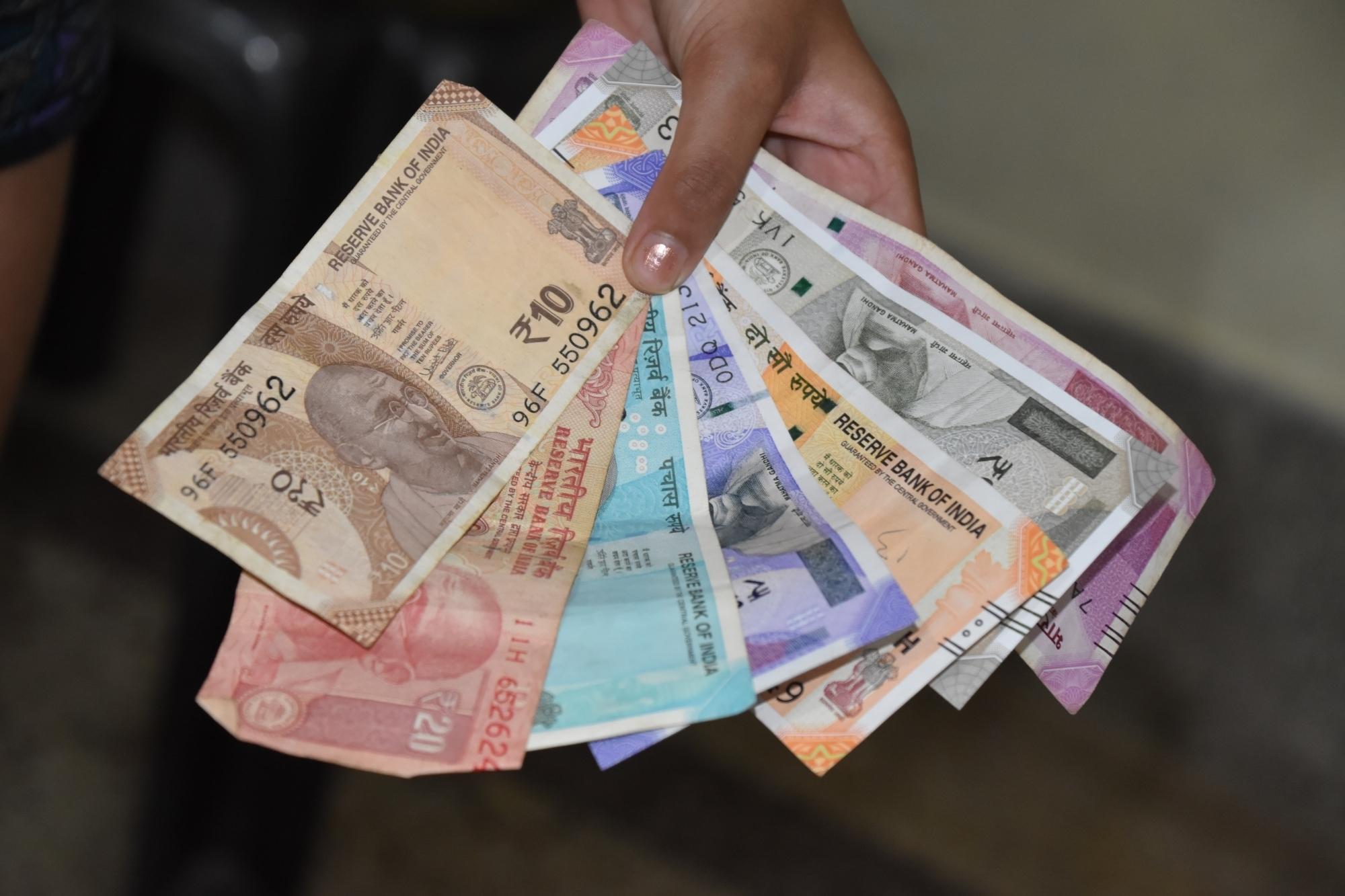 अगस्त में आईटीआर, बैंकिंग, एलपीजी और क्रेडिट-डेबिट कार्ड से जुड़े कई अहम वित्तीय बदलाव, जानिए आपकी जेब पर क्या होगा असर