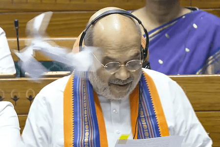 लोकसभा में अमित शाह के सामने बिल फाड़कर उछालने पर भड़के भाजपा सांसद , बोले- विपक्ष का यह कृत्य निंदनीय