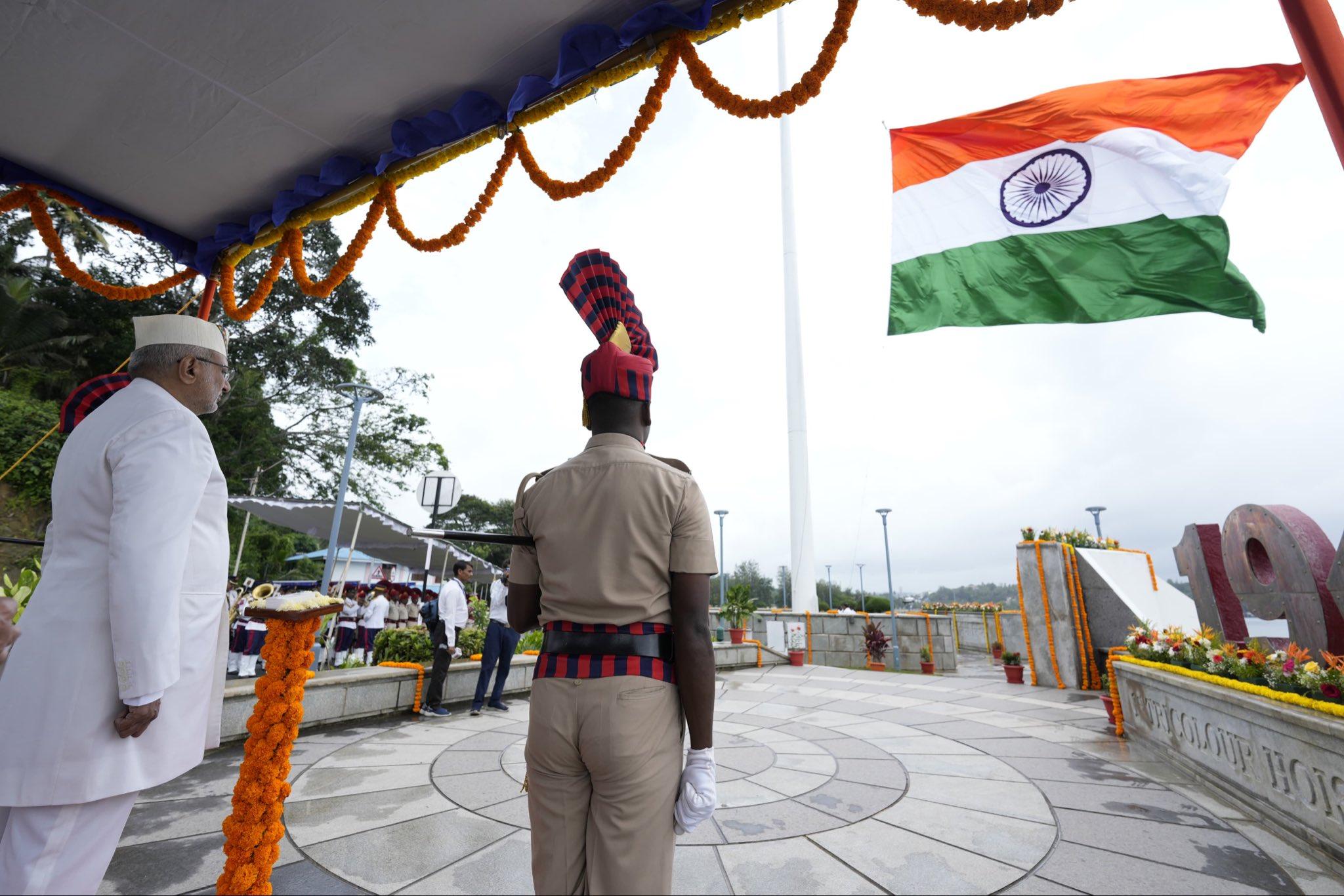 उपराष्ट्रपति ने श्री विजया पुरम में राष्ट्रीय ध्वज फहराकर किया 'हर घर तिरंगा' अभियान का शुभारंभ