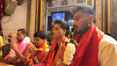 टी20 वर्ल्ड कप: सेमीफाइनल से पहले सिद्धिविनायक मंदिर पहुंचे भारतीय खिलाड़ी, बप्पा से लिया आशीर्वाद