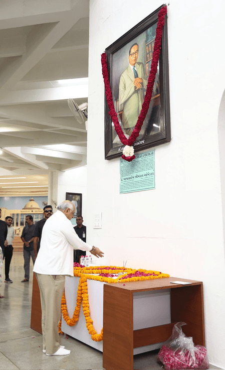 गुजरात के मुख्यमंत्री, मंत्री और विधायकों ने डॉ. अंबेडकर को श्रद्धांजलि अर्पित की