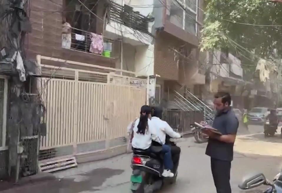 दिल्ली: मालवीय नगर अग्निकांड के बाद प्रशासन सख्त, अवैध निर्माण और लाइसेंस की जांच शुरू