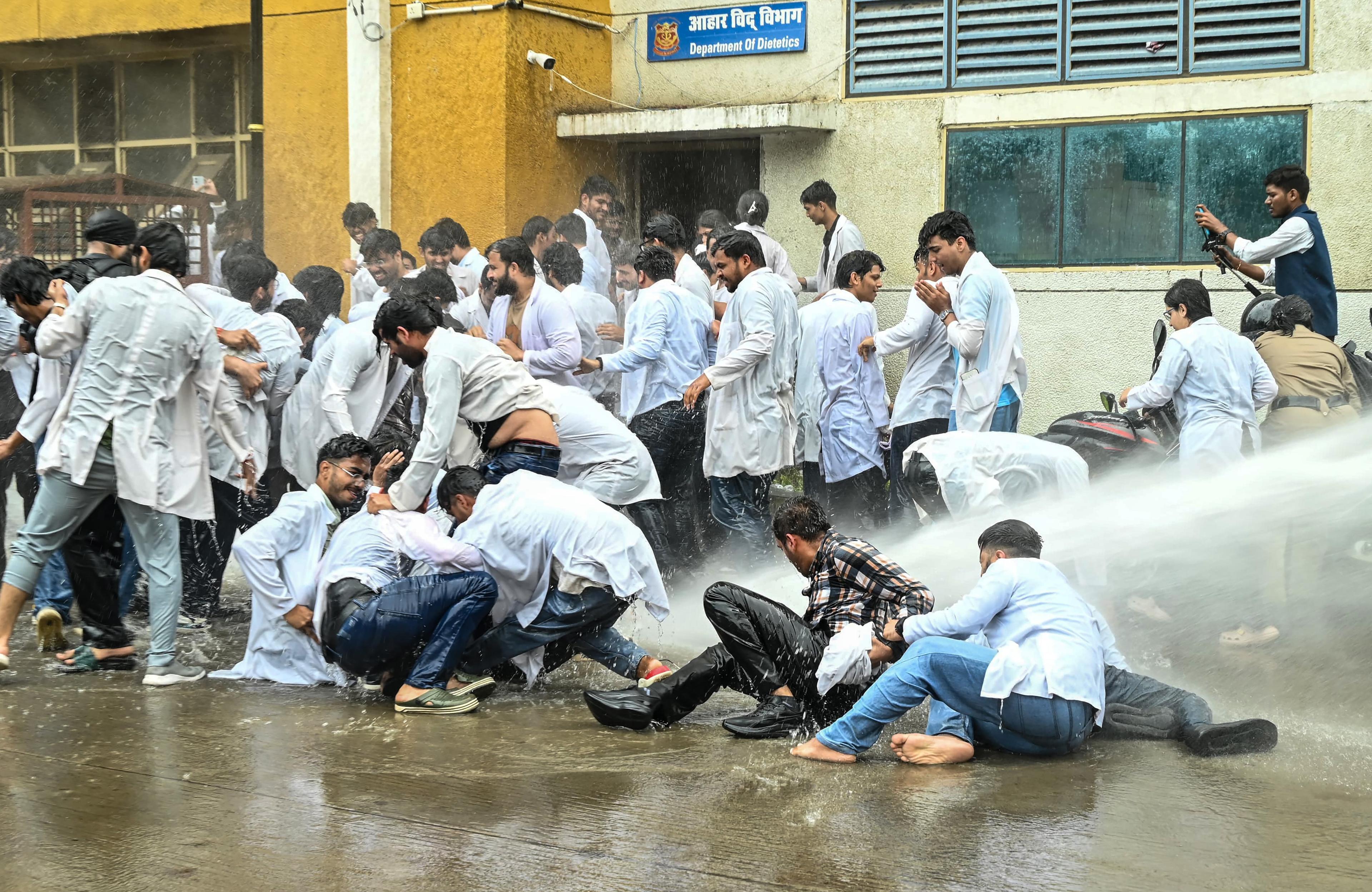 मध्य