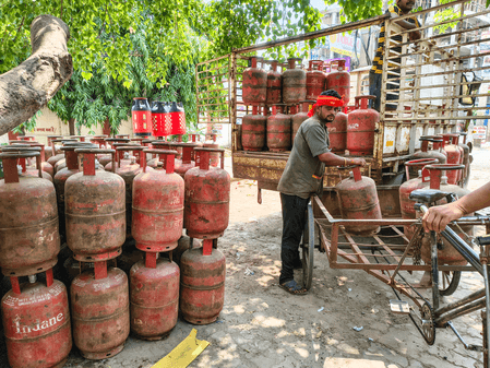 घरेलू एलपीजी की ऑनलाइन बुकिंग 99 प्रतिशत तक पहुंची, आपूर्ति सामान्य: केंद्र