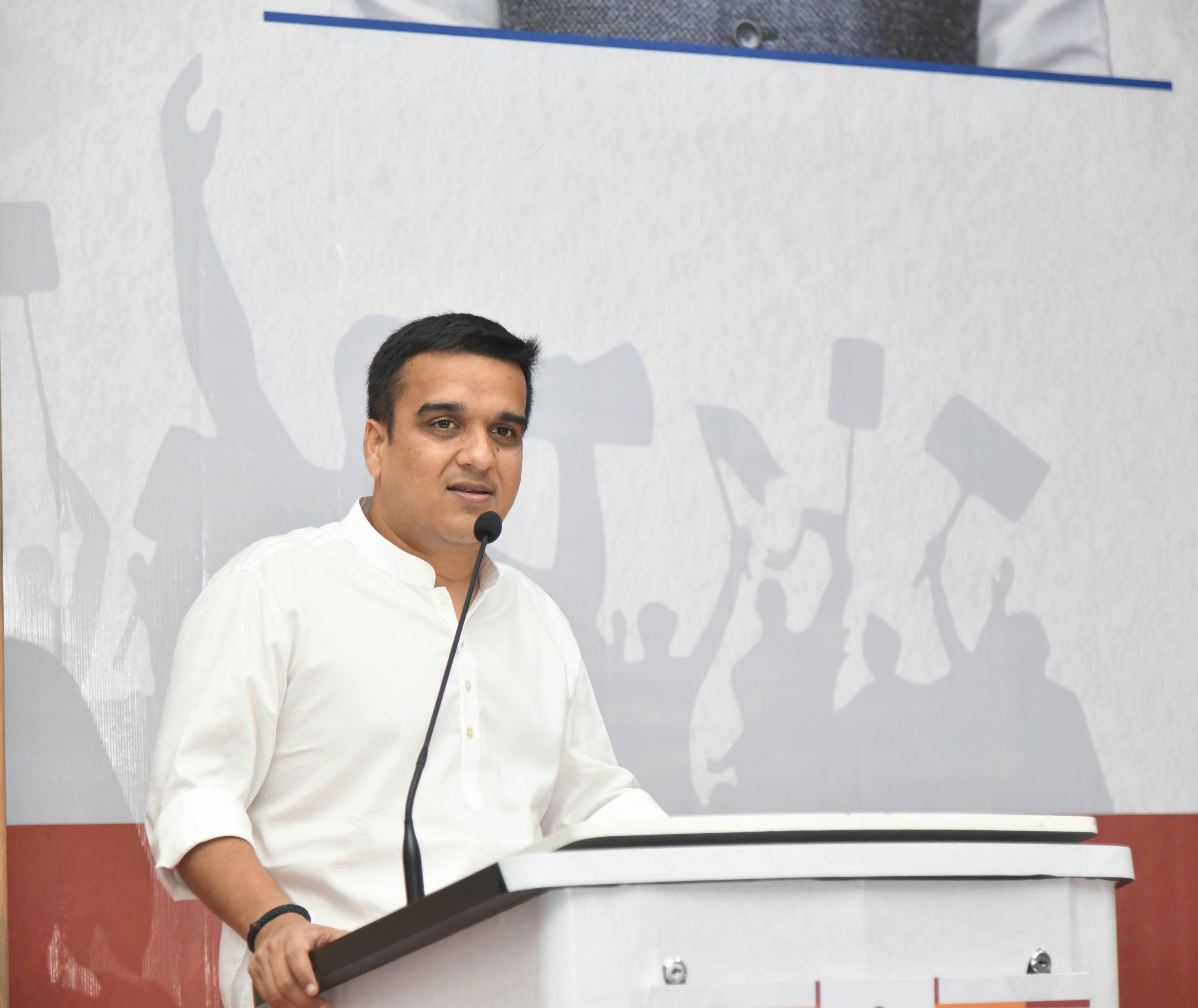'2014 के बाद लाखों परिवार झोपड़ियों से पक्के घरों में पहुंचे,' युवाओं से बोले डिप्टी सीएम हर्ष संघवी