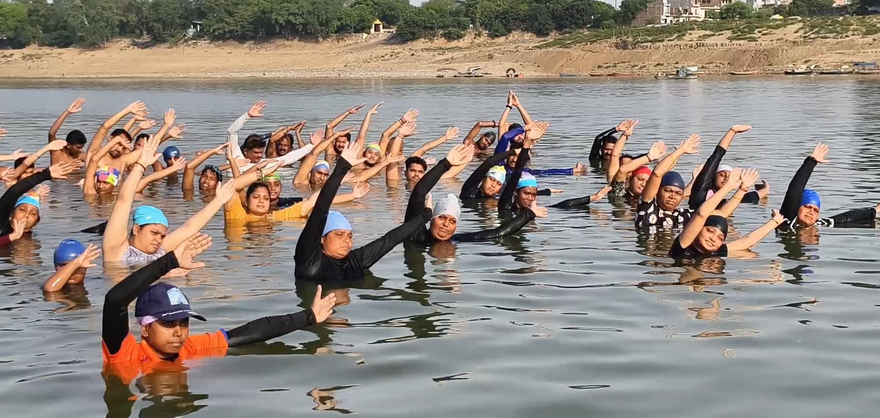 अंतरराष्ट्रीय योग दिवस से पहले प्रयागराज में 'जल योग', यमुना नदी में तैराकों ने किया अनोखा अभ्यास