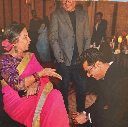 शबाना आजमी ने शेयर की विक्की कौशल की अनदेखी फोटो, बातचीत के दौरान 'ब्लश' करते दिखे एक्टर