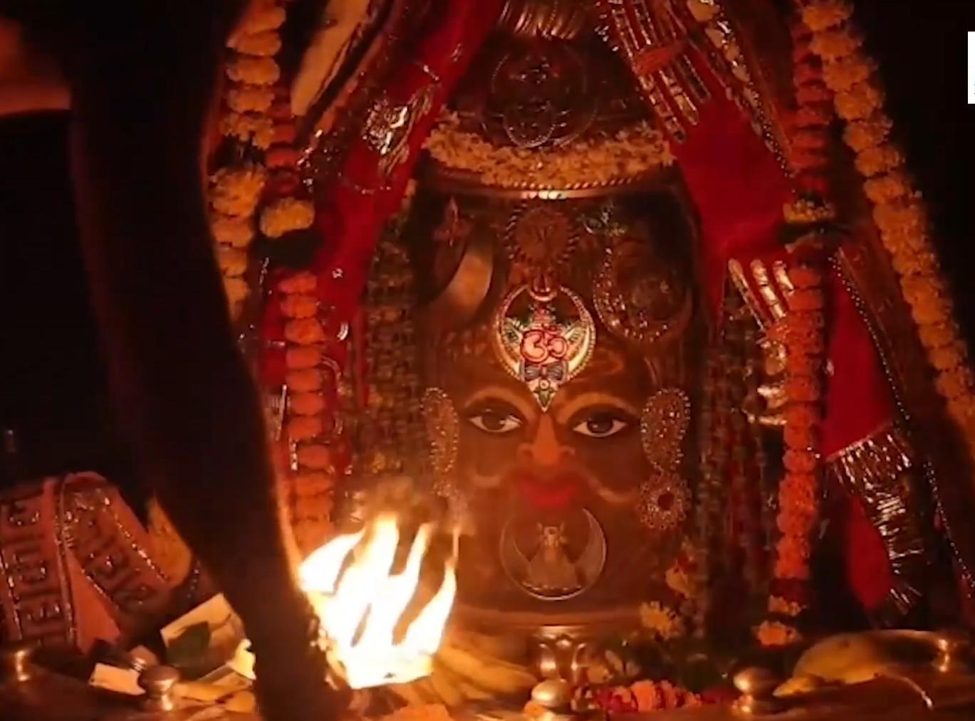 बाबा महाकाल का भांग और चंदन से भव्य शृंगार, राजाधिराज स्वरूप में भक्तों को दिए दर्शन