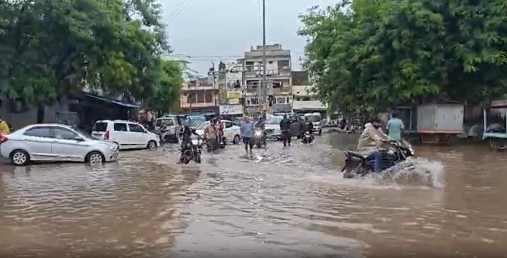 मध्य