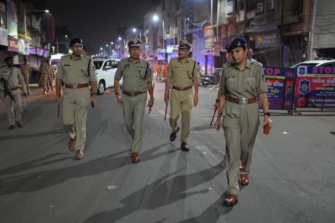 गुजरात पुलिस ने अहमदाबाद में चलाया चेकिंग ऑपरेशन, 4,712 गाड़ियों की जांच की