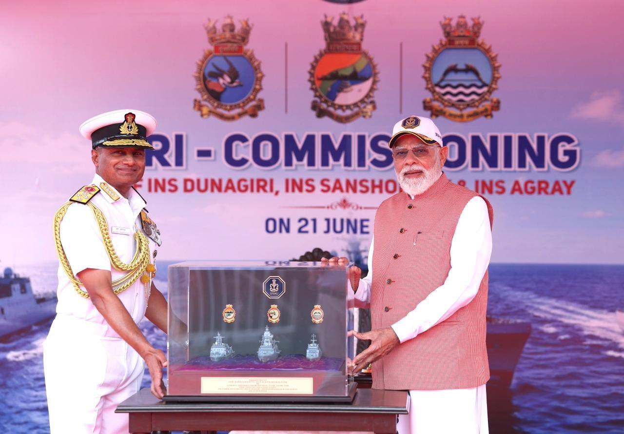 भारतीय नौसेना में आईएनएस अग्रय, आईएनएस दूनागिरी और आईएनएस संशोधक को शामिल किया गया: प्रधानमंत्री