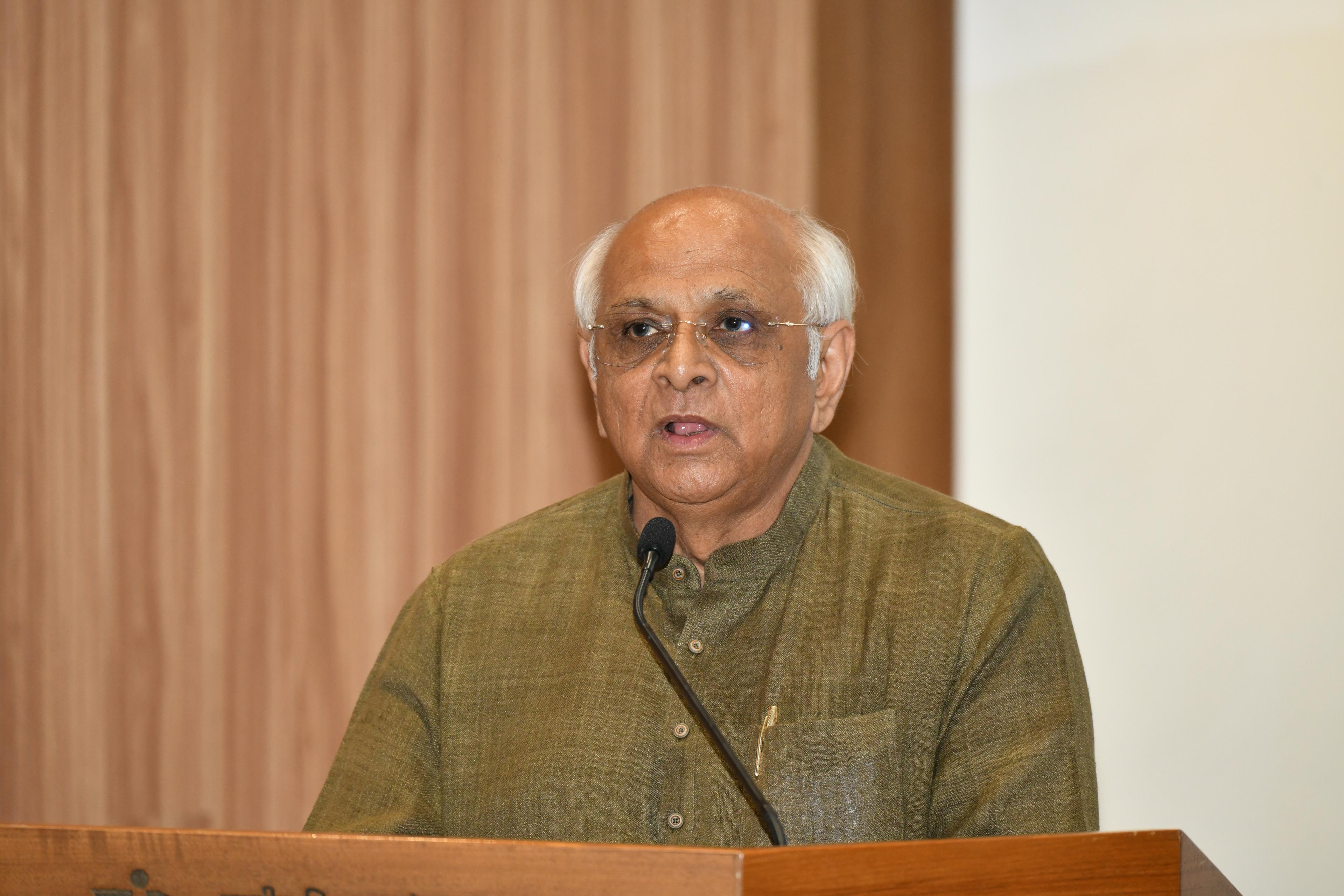 गुजरात सरकार का बड़ा फैसला, बिजली ट्रांसमिशन परियोजनाओं से प्रभावित किसानों को मिलेगा बाजार मूल्य का दोगुना मुआवजा