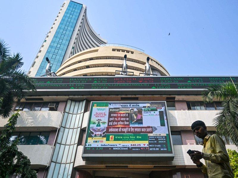 देश की शीर्ष 10 में से छह कंपनियों का मार्केटकैप एक लाख करोड़ रुपए से अधिक बढ़ा