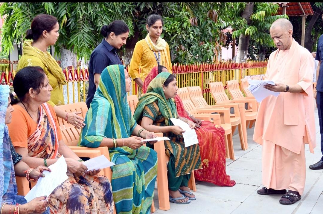 अधिकारियों