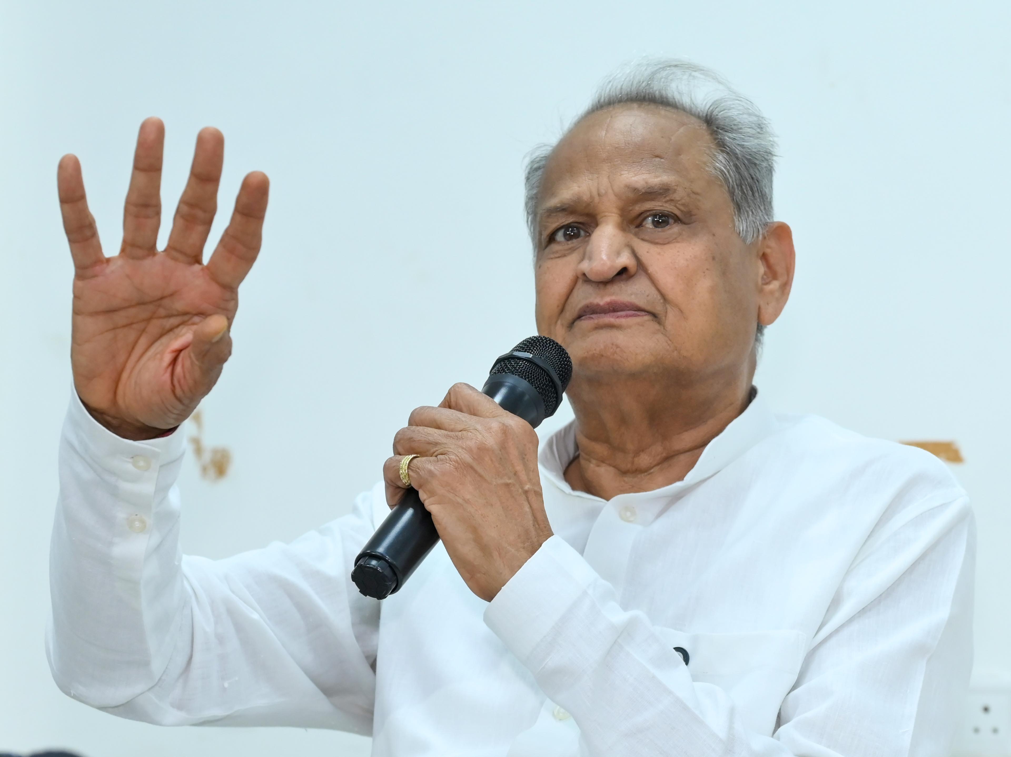 कोटा के अस्पताल में हुई मौतों और बीकानेर में किडनी फेल होने के मामलों पर गहलोत ने सीएम भजनलाल को लिखा पत्र