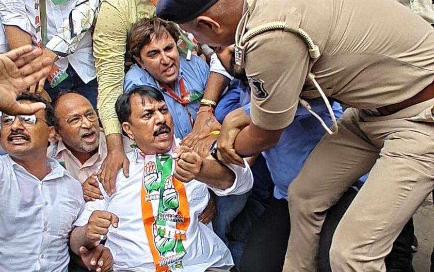 अहमदाबाद में नीट पेपर लीक के विरोध में प्रदर्शन, गुजरात कांग्रेस अध्यक्ष समेत 100 लोग हिरासत में