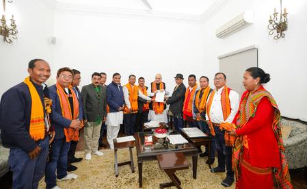 गृह मंत्री शाह ने असम की तीन जनजातियों की मांगों पर वार्ताकार नियुक्त करने के दिए संकेत