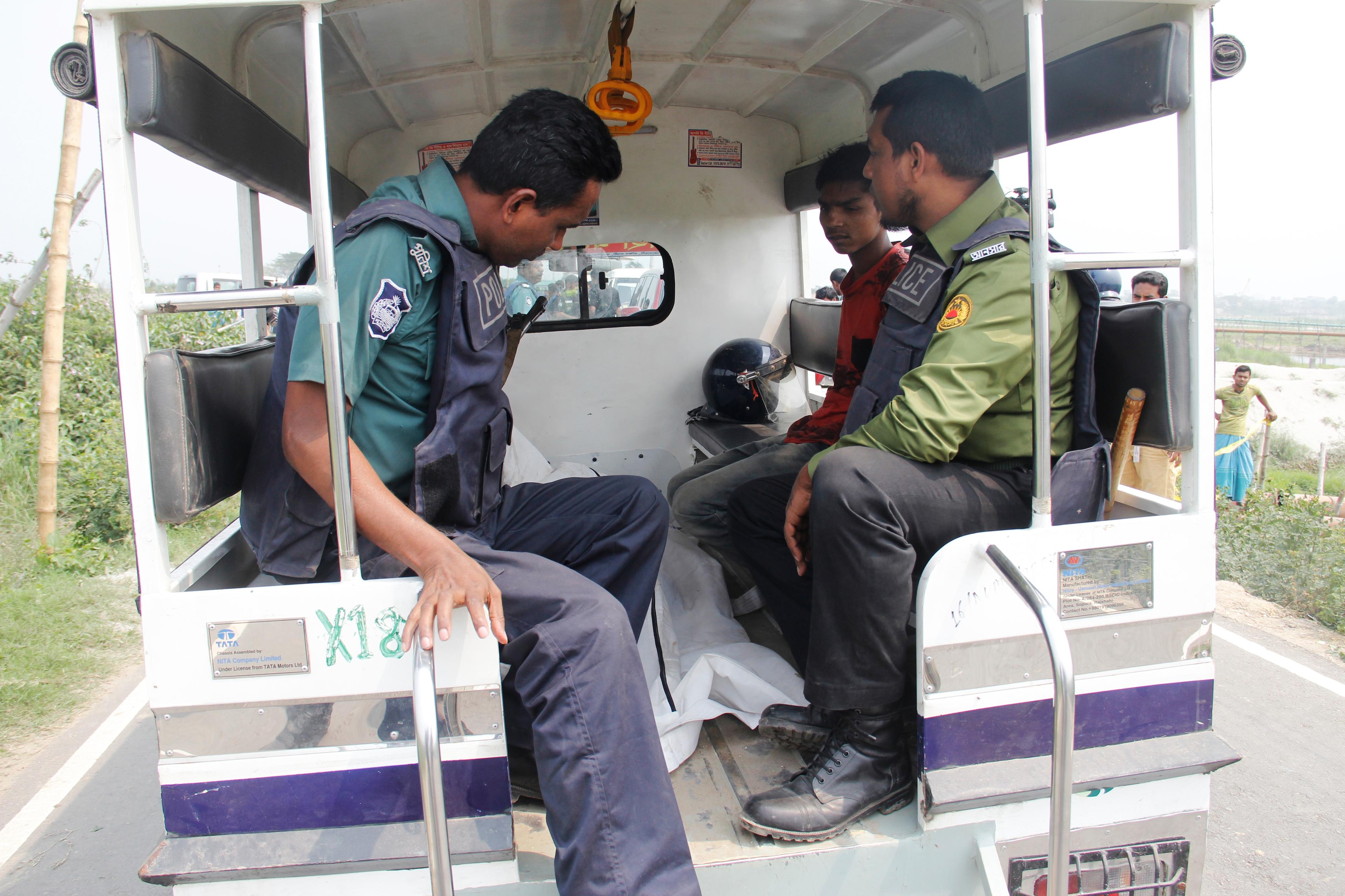 बांग्लादेश: पुलिस हिरासत में अवामी लीग कार्यकर्ता की मौत पर हंगामा