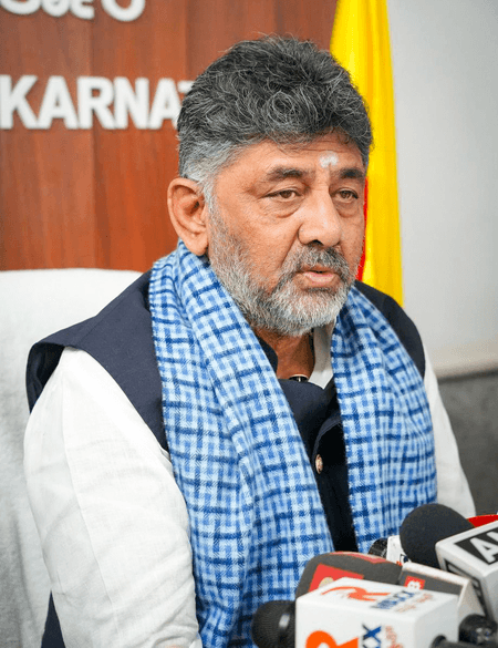 कर्नाटक के स्कूलों में मोबाइल प्रतिबंध पर किया जा रहा विचार: उपमुख्यमंत्री डीके शिवकुमार