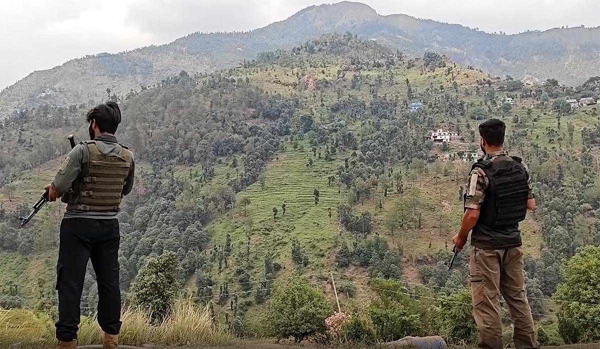 जम्मू-कश्मीर के राजौरी जिले में पाकिस्तानी गुब्बारा मिला, जांच जारी